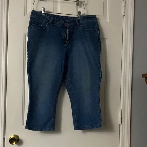 Riders by Lee Blue Cropped Jeans - Picture 2 of 5